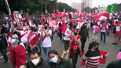 Entre gritos de fraude y pedidos de calma, se mantiene la tensión extrema en Perú.