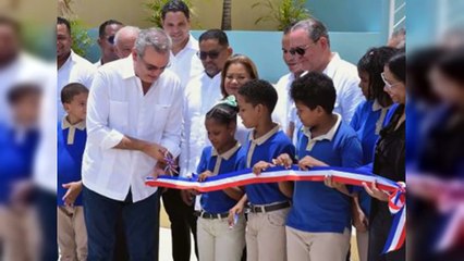 Luis Abinader asiste a la inauguración de la Escuela Básica Landina
