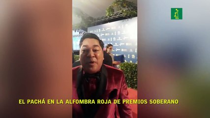 El Pachá en la alfombra roja de Premios Soberano