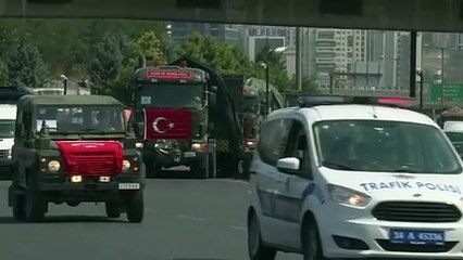 Tanques salen de Estambul y Ankara tras golpe fallido en Turquía