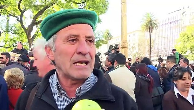 Regalan frutaS en Argentina en señal de protesta