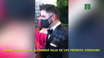 Manny Cruz en la alfombra roja de los Premios Soberano
