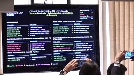 Comité de Senado brasileño vota en favor de destituir a Rousseff