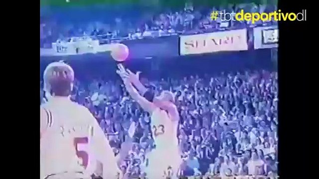 TBT Deportivo, Michael Jordan de los Bulls de Chicago, estableció récord con seis triples y 35 puntos en la primera mitad del Juego 1, de Las Finales de la NBA, en 1992 contra Portland