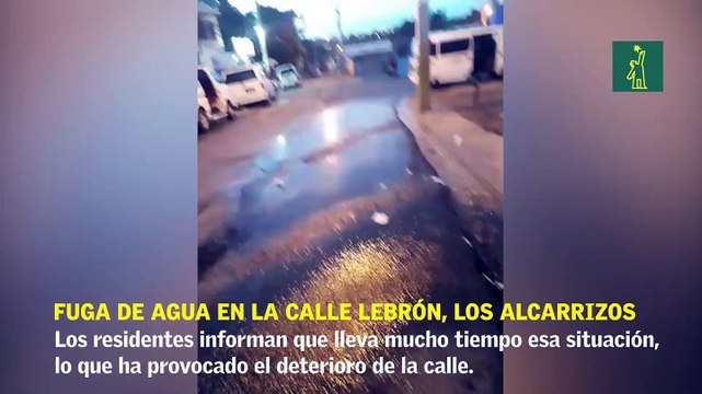 Fuga de agua en la calle Lebrón, sector Nuevo Amanecer, en Los Alcarrizos,