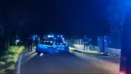 L'auto della polizia dopo l'incidente (video di Alessandro Falsetti)