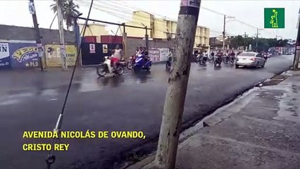 Carreras de motores bajo la lluvia en Avenida Nicolás de Ovando, Cristo Rey