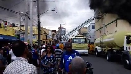Se incendia local de Almacenes Híperuno