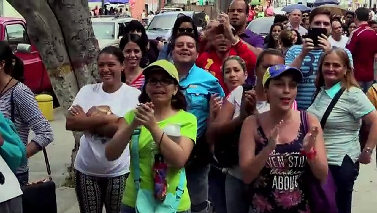 Largas colas en validación de firmas prorevocatorio en Venezuela