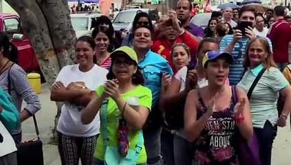 Largas colas en validación de firmas prorevocatorio en Venezuela
