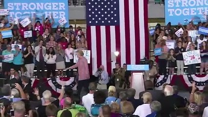 Hillary Clinton retoma su campaña tras descanso por neumonía