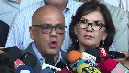 Chavismo denuncia fraude en recolección de firmas contra Maduro