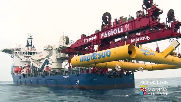 Italia recupera cadáveres de migrantes de barco reflotado