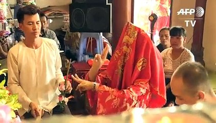 Chamanes de Vietnam invocan espíritus para sanar enfermedades