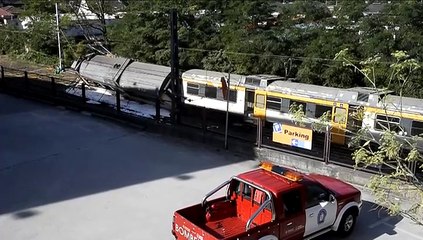 Al menos cuatro muertos al descarrilar tren en España