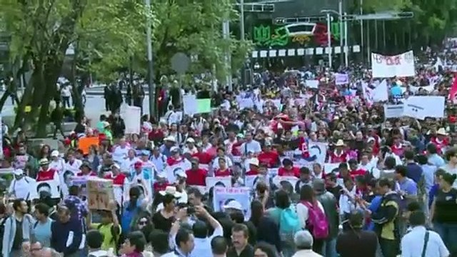 Marchan en México a 2 años de la desaparición de 43 estudiantes