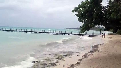 Fuertes vientos en Bayahibe, La Romana, por disturbio tropical