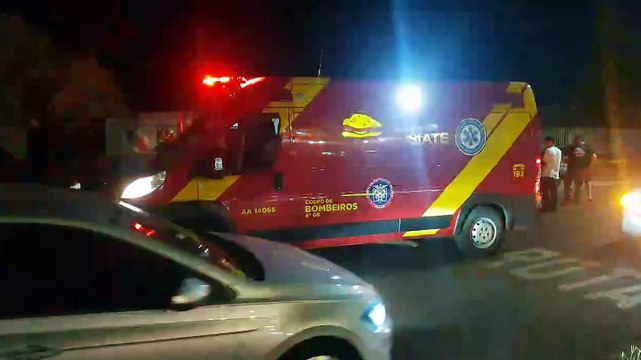 Jovem sofre diversas fraturas em batida entre carro e moto no Universitário