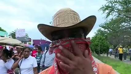 Maestros marcharon en Oaxaca tras violencia que dejó 10 muertos