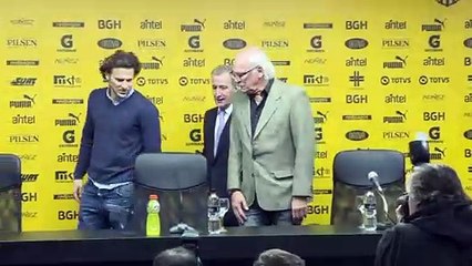 Diego Forlán anuncia su salida de Peñarol pero seguirá jugando