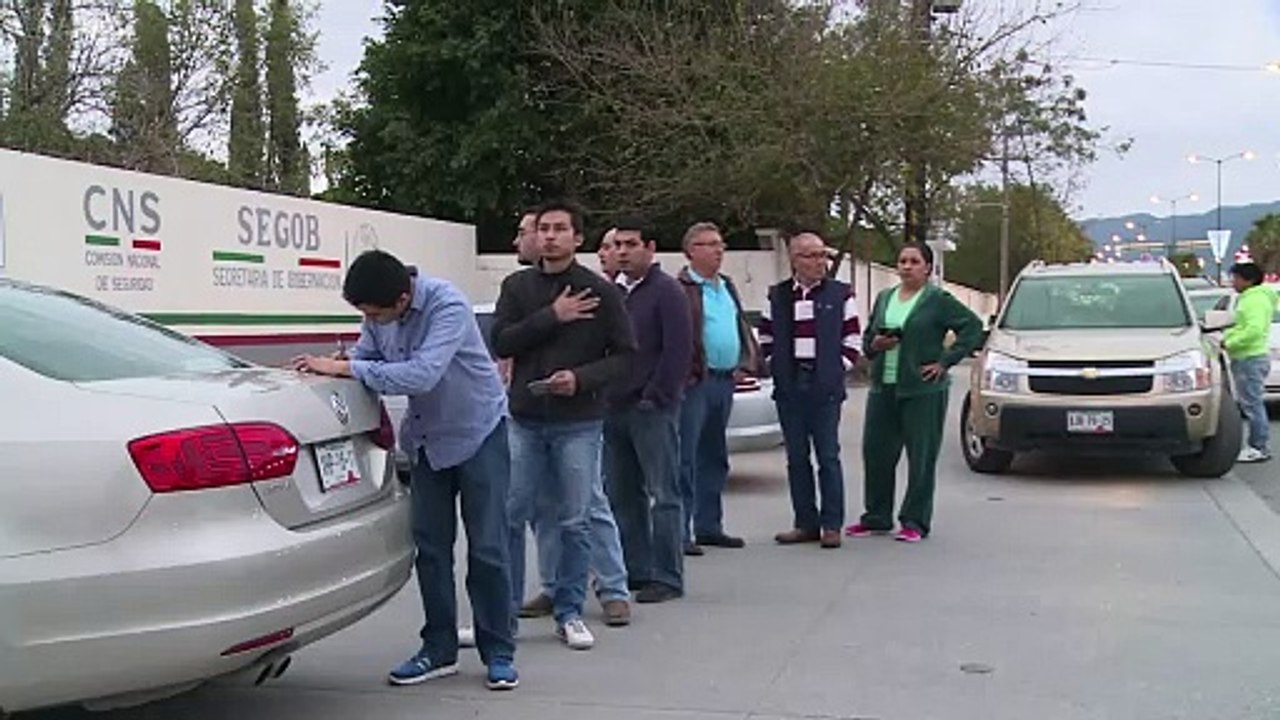 Escoltados en las "carreteras de la muerte" mexicanas