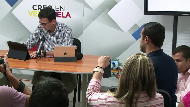 Capriles pide prioridad a respuestas contra la crisis económica