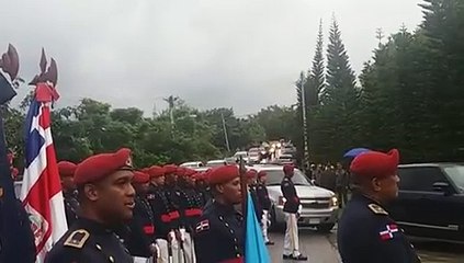 Se congestiona el tránsito en la entrada al cementerio