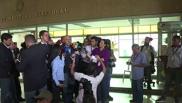 Validan firmas para revocatorio en Venezuela