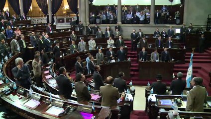 Justicia prohíbe salir de Guatemala a Otto Pérez