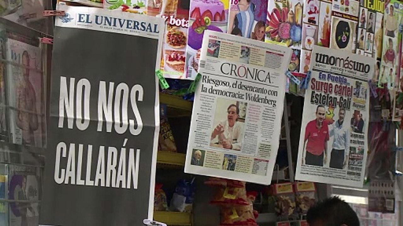 Periodistas y artistas escriben carta a Peña Nieto