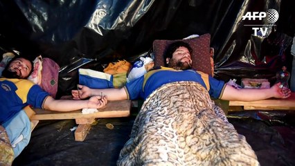 Choferes en huelga se crucifican en Paraguay