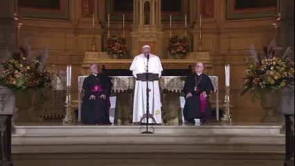 “Dios llora” por pedofilia, dice el papa