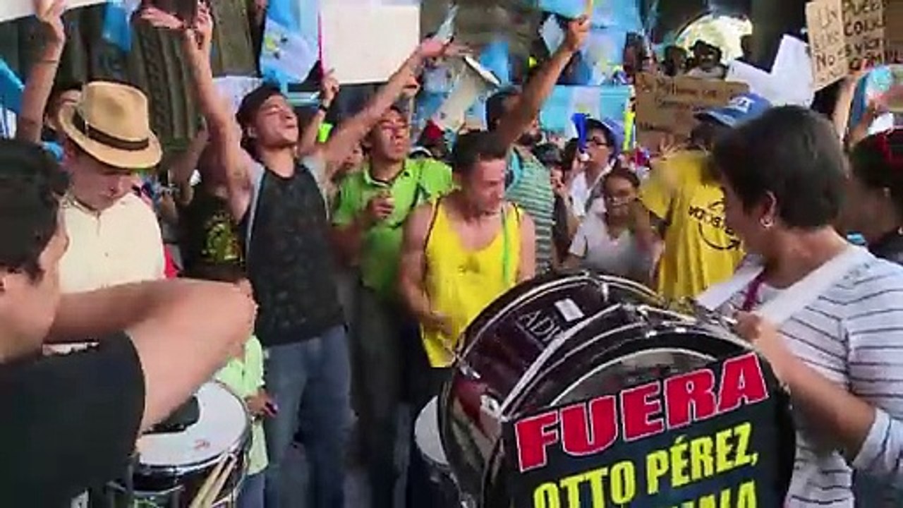 Guatemaltecos piden renuncia de su presidente