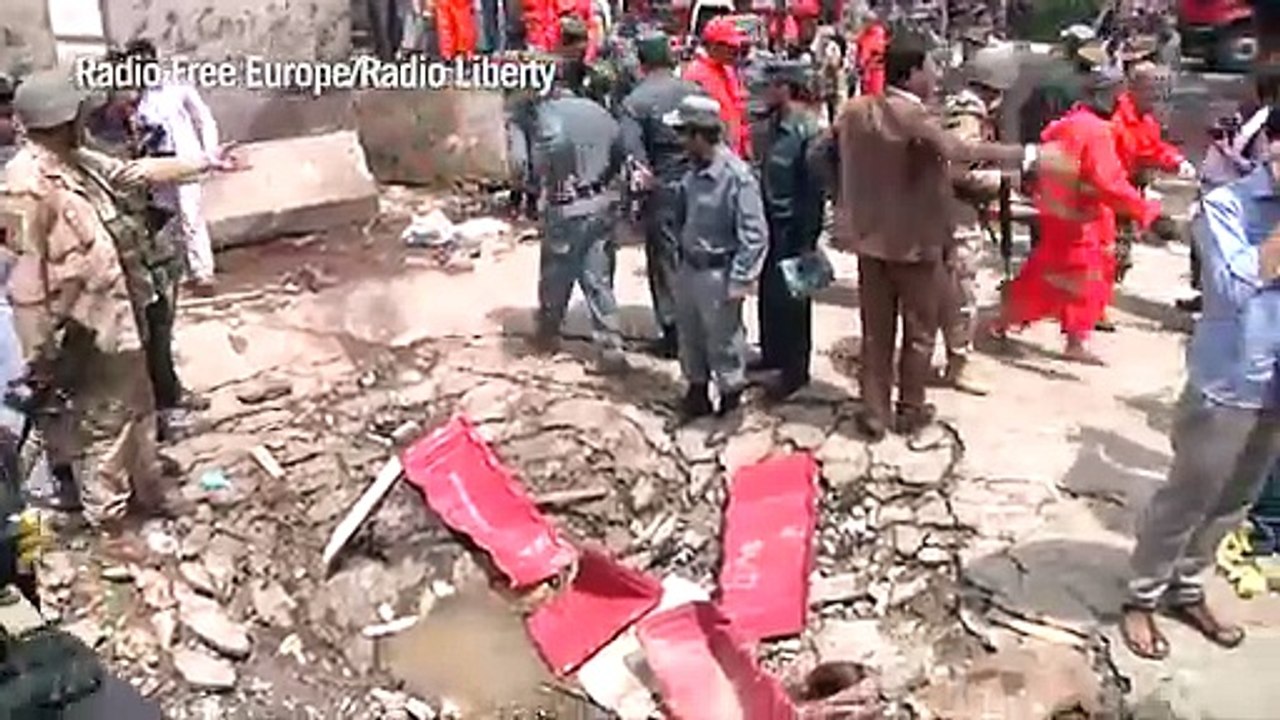 Talibanes atacan Parlamento afgano