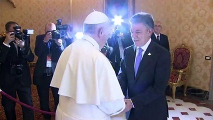 Papa ofrece "ayuda" a proceso de paz en Colombia