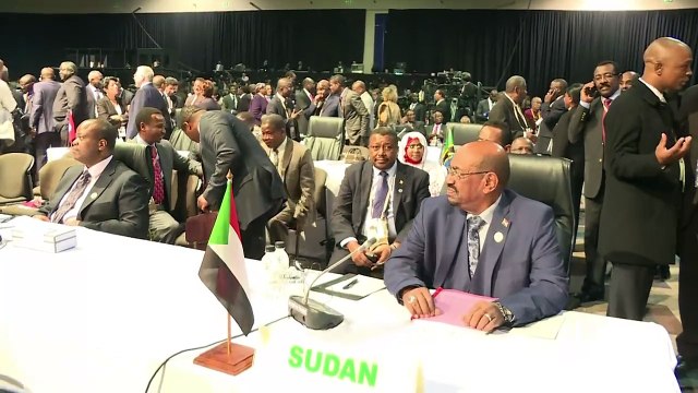 Presidente sudanés huyó de la justicia en Sudáfrica