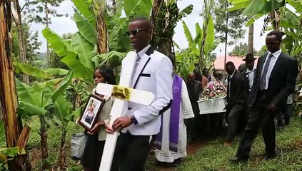Kenia entierra a las víctimas de la masacre