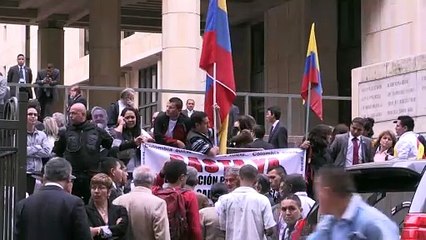 Uribe defiende a sus exfuncionarios ante la justicia