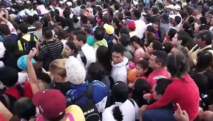 Venezolanos buscan abastecerse en Colombia