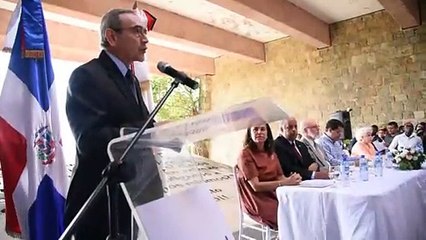 David Collado en el monumento a Montesino