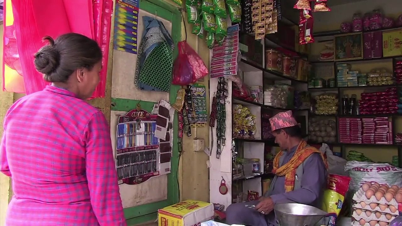 Nepalíes abandonan sus hogares