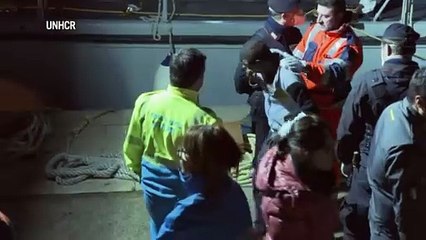 Continúa llegando ola de migrantes a Italia