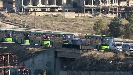 Primeros evacuados de Alepo llegan a territorio rebelde