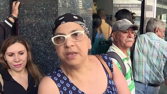 Filas en Venezuela para salvar los devaluados billetes de 100