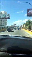 Asalto a camioneta en el elevado de la avenida 27 de Febrero