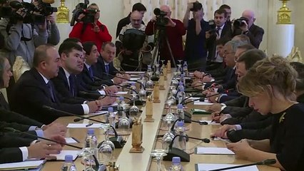 Rusia y Turquía se reúnen tras asesinato del embajador ruso