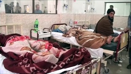 Pakistán llora la muerte de más de 60 personas en ataque armado