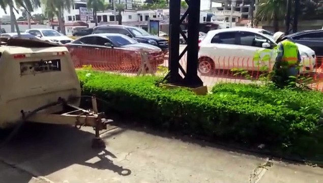 Trabajos sobre un carril en la Winston Churchill esquina 27 de Febrero