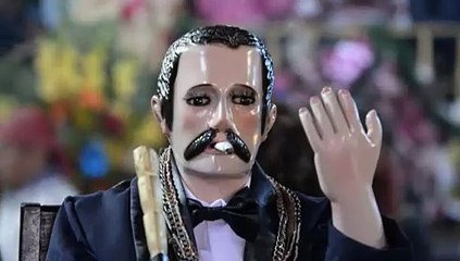 Cientos de guatemaltecos adoran a su “santo” San Simón”