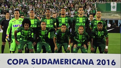 Avión del Chapecoense de Brasil se estrella en Colombia